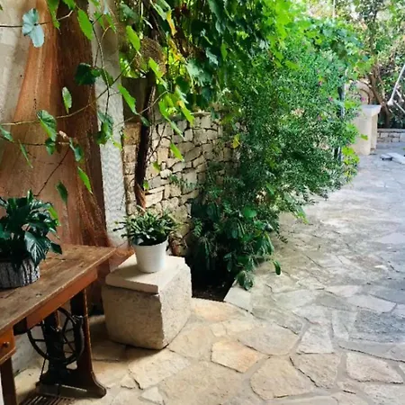 Apartman Lemon Tree Postira