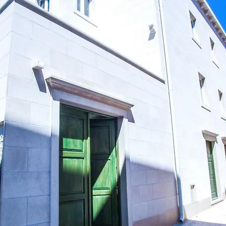 Lemon Tree Apartman Postira